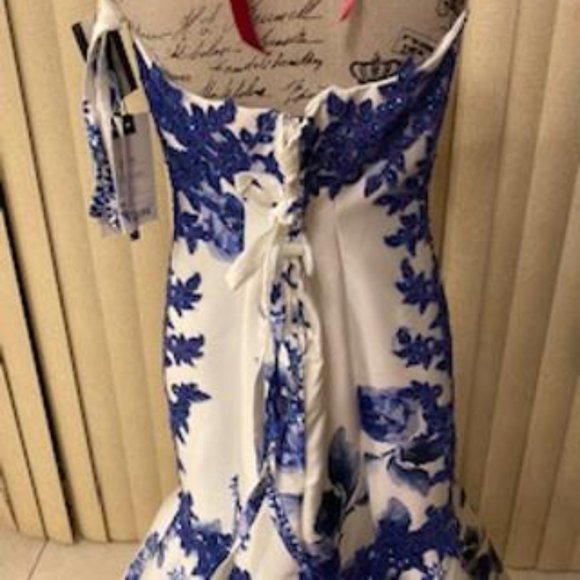 Stunning Blue/White Floral Design Embellished Strapless Formal Evening G… - Picture 5 of 7
